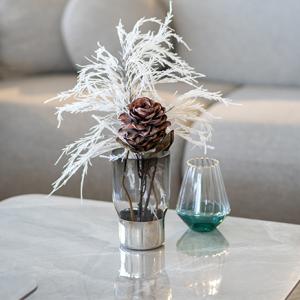 فازة صغيرة بقاعدة معدنية وودي