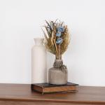 فازة سيراميك صغيرة مع ورد مجفف سماوي وودي