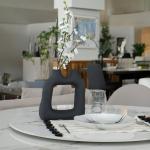 فازة ديكورية سيراميك سوداء كبيرة وودي