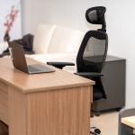 كرسي مكتب أسود بمسند للرأس وودي