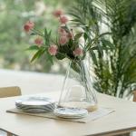 فازة بقاعدة خشبية وودي