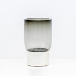 فازة صغيرة بقاعدة معدنية وودي