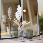 فازة زجاجية صغيرة وودي