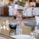 فازة مكعبات زجاجية كبيرة وودي