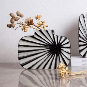 مزهرية مخططة وودي