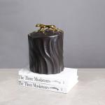 جرة السيراميك صغيرة وودي