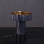 وعاء من السيراميك وودي