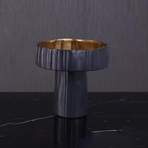 وعاء من السيراميك وودي