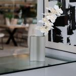 فازة سيراميك ذيتي متموجة وودي