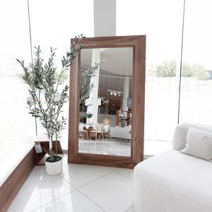 ألما مرآه بإطار خشب 185*110 سم وودي