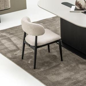 بيليز كرسي قماش بيج وودي